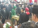 IMG-20240830-WA0261 Proses pelantikan 35 anggota Dewan Perwakilan Rakyat Daerah (DPRD) Kabupaten Batanghari terpilih periode 2024-2029.
