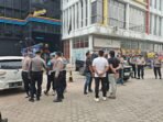 jelang-grand-opening-fpi-jambi-datangi-andrews-party-mart-dan-pertanyakan-perizinan_yeyF7Fz2UE